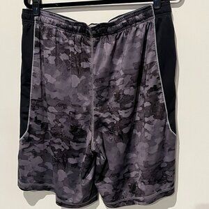 Under Armour Men’s Shorts, Size XL, Smoke-Free Home